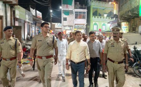 डीएम-एसपी ने दुर्गा पूजा पंडालों का निरीक्षण किया:श्रद्धालुओं की सुरक्षा, भीड़ नियंत्रण और यातायात व्यवस्था दुरुस्त रखने के निर्देश दिए