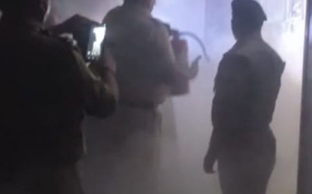 हरदोई स्टेशन पर हुआ शॉर्ट सर्किट:एसी वेटिंग रूम में आग से मचा हड़कंप, समय रहते बुझाई गई आग