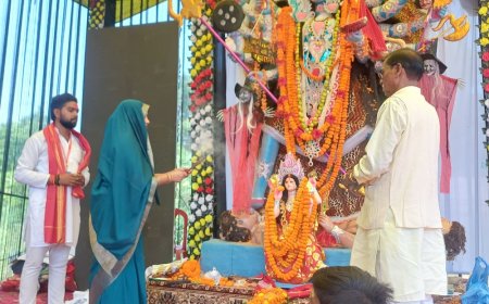 विजयादशमी पर मां काली की पूजा:केराकत के खर्गसेनपुर में मां काली के पंडाल में जुटे श्रद्धालु