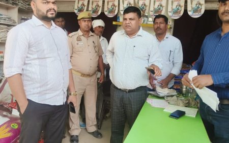 एटा में बीज विक्रय प्रतिष्ठानों पर एक साथ छापेमारी:अनियमितताओं पर नोटिस जारी कर गेहूं सहित कई बीजों के नमूने लिए गए