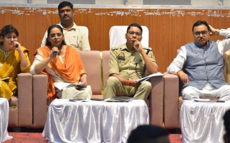 सुल्तानपुर में दुर्गापूजा को लेकर प्रशासन अलर्ट:पूजा समितियों को फायर सेफ्टी उपकरण और सीसीटीवी कैमरे लगवाने के निर्देश