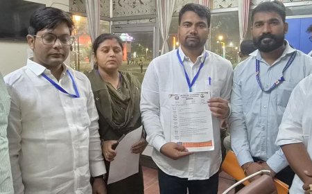लखनऊ में 24वें दिन भी जारी रहा सीएचओ का धरना:कैडर गठन, वेतन विसंगति और कैशलेस चिकित्सा सुविधा की मांग की