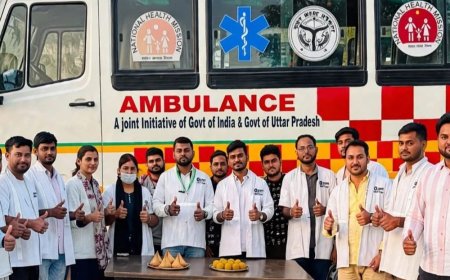 चित्रकूट में 108 और 102 एंबुलेंस 24 घंटे अलर्ट:दशहरे पर भी स्टाफ ने बांटी मिठाई, मरीजों को समय पर पहुंचाया अस्पताल