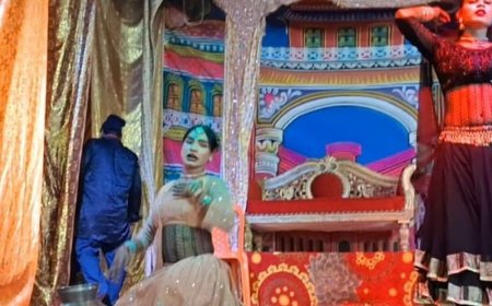 बरेली में रामलीला के मंच पर बार बालाओं का डांस:वीडियो वायरल होने के बाद आयोजकों पर उठे सवाल