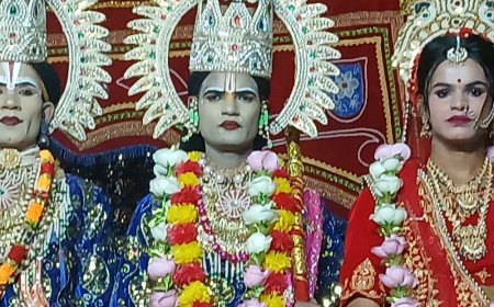 बदायूं में रामलीला महोत्सव:धनुष यज्ञ और लक्ष्मण-परशुराम संवाद का मंचन