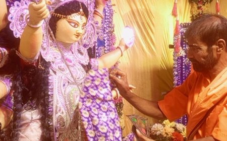 बलिया में जय माता दी के उद्घोष के साथ खुला:जमुना पाठशाला में बंगाली समाज 1948 से कर रहा है दुर्गा पूजा, इस साल 79वां आयोजन