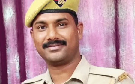 गोरखपुर पुलिस लाइन में SSP ने दी श्रद्धांजलि:ट्रक की चपेट में आने से ड्यूटी में तैनात सिपाही की मौत हुई थी