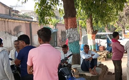 एटा में अज्ञात वाहन ने बाइक सवार को रौंदा, मौत:काम से लौटते समय हुआ हादसा, पुलिस जांच में जुटी