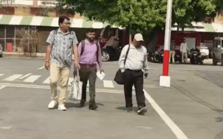 MLC चुनाव-आगरा में 75 बूथों पर मतदान शुरू:शिक्षक-स्नातक के 25 दावेदार मैदान में, जिले के 40 हजार वोटर तय करेंगे फैसला