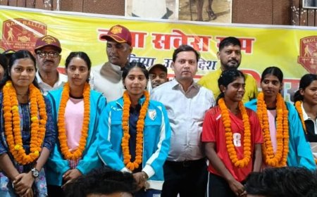 बलिया में नया सवेरा ग्रुप का स्थापना दिवस मना:बापू भवन टाउन हॉल में रक्तदान शिविर लगा, पूर्व सैनिकों-खिलाड़ी सम्मानित