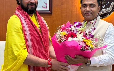 सतीशाचार्य महाराज से मिले गोवा मुख्यमंत्री:आध्यात्मिक पर्यटन पर की विस्तृत चर्चा, यूपी विकास मॉडल से लेंगे प्रेरणा