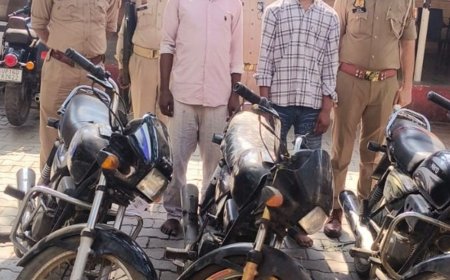 मथुरा में दो बदमाश गिरफ्तार:चोरी की तीन बाइकें बरामद, पुलिस आरोपियों से कर रही पूछताछ