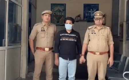 नोएडा में साइबर ठगो को खाता देने वाला गिरफ्तार:खाते में आए थे 2.15 लाख रुपये, बदले में मिले 50 हजार रुपये, पुलिस कर रही जांच