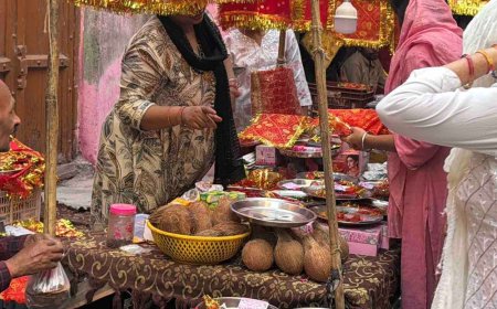 पाकिस्तान से आते हैं परिवार माई थान में माथा टेकने:रामपुर में 40 साल से जाकिर और सलामत के परिवार के यहां पहुंचते हैं