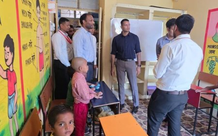 15 दिव्यांगजनों को मिली मोटराइज्ड ट्राईसाइकिल:डीएम ने बांटी, बचपन डे केयर सेंटर में शिक्षा-पोषण का जायजा लिया