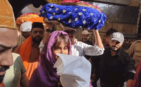 अजमेर दरगाह पहुंचे बॉलीवुड स्टार रितेश देशमुख:पत्नी जेनेलिया-बच्चों संग की जियारत, फैंस में मची रही सेल्फी लेने की होड़
