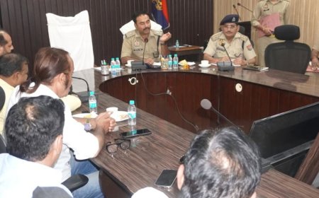 रामपुर में त्योहारों से पहले पुलिस अलर्ट:व्यापारियों से सुरक्षा पर किया संवाद, CCTV लगाने की अपील भी की
