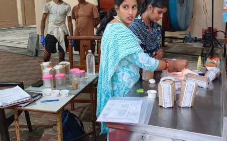 प्रयागराज में बर्फी, रसगुल्ला, पनीर आदि के 13 सैम्पल लिए:मिठाई की सात दुकानों में छापेमारी, अमृत स्वीट्स की बेकरी बंद कराई