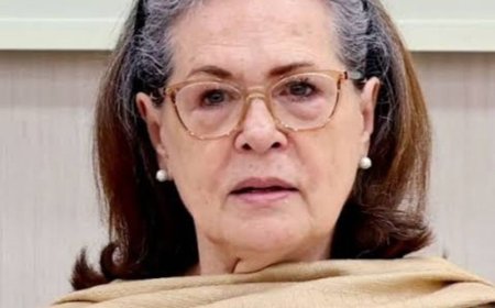 सोनिया गांधी ने पहली बार बनाया अपना इंस्टाग्राम अकाउंट:नई किताब का वीडियो कवर शेयर किया; प्रियंका ने खिलाई मिठाई, अभी 4 हजार से ज्यादा फॉलोअर्स