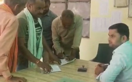 महोबा में भारी बारिश से पुलिया बही, रास्ता ठप:दो महीने से परेशान ग्रामीण तहसील दिवस पहुंचे, जल्द निर्माण की मांग