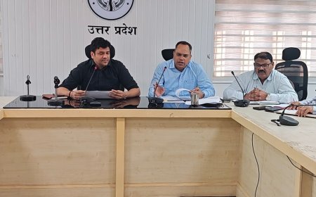 अब तक सिर्फ 32% विद्यालयों ने फॉरवर्ड किया छात्रवृत्ति डेटा:अलीगढ़ में 333 डिग्री कॉलेजों और 50 बड़े डिफॉल्टर कॉलेजों को डीएम की मान्यता रद्द करने तक की चेतावनी