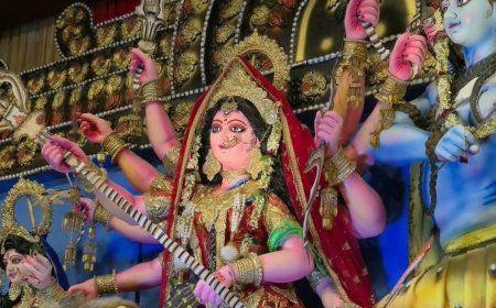 नवरात्र के आखिरी दिन मां दुर्गा पंडालों में उमड़ी भीड़:पूजन-अर्चन के बाद लोगों ने मेले में जमकर खरीदारी की, पुलिस रही मुस्तैद