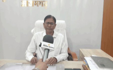 पेशेवर शिकायतकर्ता है खरिहानी का शिवकुमार मौर्या:गुरुवार को एक दिन की डीएम बनी खुशी सिंह से की थी शिकायत, CMO ने की पुष्टि