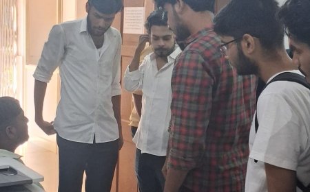 BHU में छात्रसंघ चुनाव की मांग तेज:जेन-जी छात्रों ने सौंपा ज्ञापन,छात्र बोले- 27 अक्तूबर तक का अल्टीमेटम