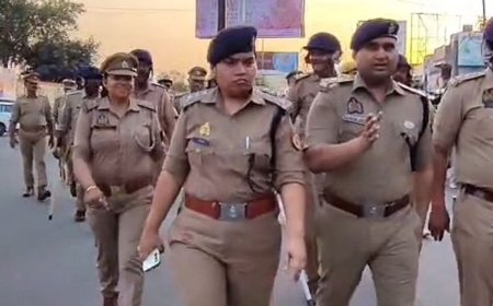 पुलिस ने त्योहारों को लेकर बाजार में निकाला फ्लैग मार्च:ड्रोन और सीसीटीवी से शहर की निगरानी, भड़काऊ पोस्ट करने वालों पर FIR होगी