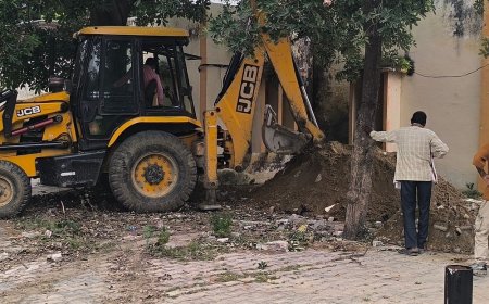 मैनपुरी में पोस्टमार्टम हाउस पर प्रतीक्षालय बनाने का काम शुरू:परिजनों को धूप-बारिश से राहत मिलेगी, नींव खुदाई शुरू