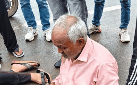 हाईवे पर स्कूटी अज्ञात वाहन से टकराई, पिता-पुत्र घायल:फिरोजाबाद में टूंडला में हुआ हादसा, पुलिस ने एफएच मेडिकल कॉलेज में भर्ती कराया