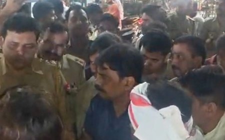 उन्नाव में गोवंश के अवशेष मिलने पर हंगामा:नपा गेट पर प्रदर्शन, विधायक पंकज गुप्ता और पुलिस ने समझाकर शांत कराया