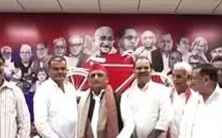 मेरठ के विनय कुराली की सपा में वापसी:बसपा के पूर्व जिलाध्यक्ष योगेंद्र जाटव भी शामिल हुए