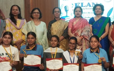 नवयुग कॉलेज में छात्राओं ने सामाजिक मुद्दों पर रखी राय:ओपन माइक प्रतियोगिता में 21 छात्राओं ने कविता, भाषण और हास्य से अपनी बात रखी