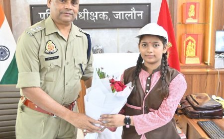 जालौन में छात्रा पल्लवी बनीं एक दिन की एसपी:मिशन शक्ति तहत संभाली कमान, जनसुनवाई कर फरियादियों की समस्याएं सुनीं