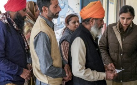 124 पूर्व ब्यूरोक्रेट्स बोले- चुनाव प्रक्रिया पर भरोसा रखें:हमने धांधली का वह दौर देखा है, जब बूथ कैप्चर करने लोग कट्‌टा लेकर आते थे