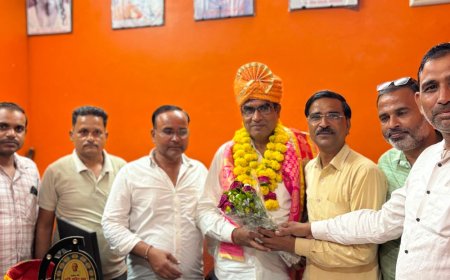 डॉ. बीके गंगवार दोबारा बने भाजपा किसान मोर्चा उपाध्यक्ष:समर्थकों ने फूलमाला पहनाकर किया स्वागत; 1989 में बने थे मंडल अध्यक्ष युवा मोर्चा