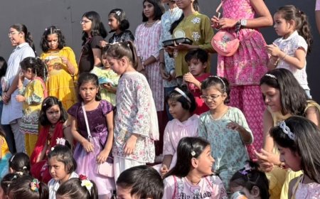 ग्रेटर नोएडा वेस्ट में 1,008 कन्याओं का पूजन:प्रभु श्री रामलीला सेवा ट्रस्ट ने किया, पैरा-एथलीट श्वेता शर्मा भी रहीं मौजूद