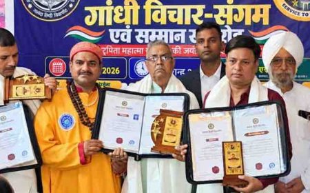 गोरखपुर में गांधी विचार-संगम:पूर्वांचल के 9 रत्नों को ‘विद्या वाचस्पति’, 31 विभूतियां गांधी सेवा सम्मान से सम्मानित