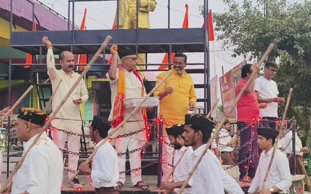 खलीलाबाद में RSS ने विजयदशमी पर निकाला पथ संचलन:सैकड़ों स्वयंसेवकों ने पूर्ण गणवेश में अनुशासन और एकता का संदेश दिया