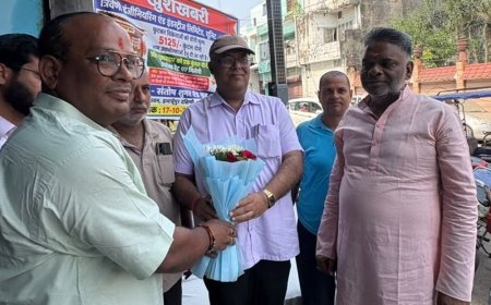 चेंबर-ऑफ कॉमर्स की पहल पर सस्ती चीनी का वितरण शुरू:रामकोला चीनी मिल ने 5125 रुपये प्रति क्विंटल तय की दर