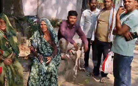 ट्रेन में बेटे के सामने पिता ने दम तोड़ा:झांसी में शव को उतारा गया, भोपाल से कानपुर देहात जा रहा था