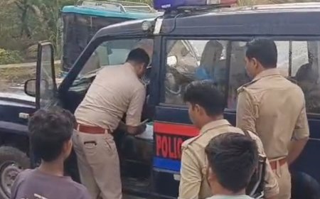 कार की टक्कर से बाइक सवार तीन लोग घायल:बुलंदशहर में पति-पत्नी और 3 साल का बेटा हायर सेंटर रेफर