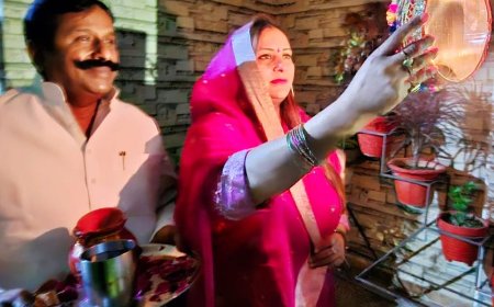 संभल में सुहागिनों ने चांद देखकर करवा चौथ व्रत खोला:मंदिरों में सामूहिक पूजन किया, सपा विधायक पिंकी यादव ने पति के साथ पूजा की, लोगों ने आतिशबाजी भी छोड़ी
