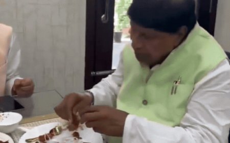 नवरात्रि में सपा रामजीलाल सांसद सुमन की 'चिकन पार्टी' गर्माई:कैबिनेट बोले-इनका सनातन से लेना-देना नहीं, सुमन ने कहा-उनकी बुद्धि के लिए प्रार्थना करता हूं