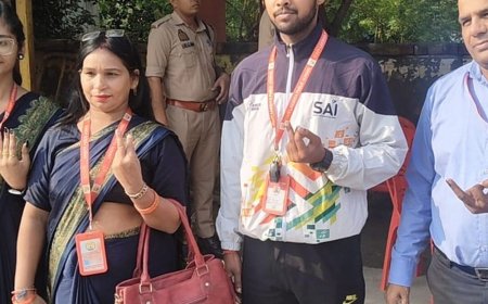 बागपत में डीएम-एसपी ने मतदान केंद्रों का निरीक्षण किया:सुरक्षा व्यवस्था जांची, बोले- एमएलसी चुनाव के लिए शांतिपूर्ण मतदान जारी