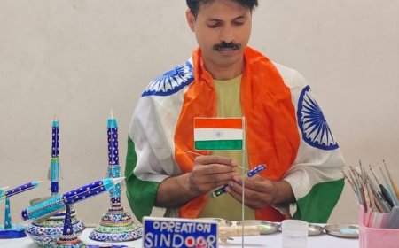 काशी के शिल्पकार ने गुलाबी मीनाकारी से बनाया फाइटर प्लेन:देश-विदेश से मिले 100 पीस के ऑर्डर, PM-CM को देने की तैयारी