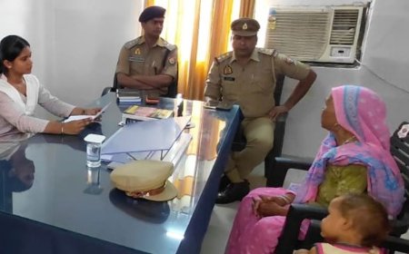 श्रावस्ती में दो छात्राएं बनीं एक दिन की थाना प्रभारी:पारिवारिक विवाद सुलझाने वाले परिवारों से फीडबैक भी लिया