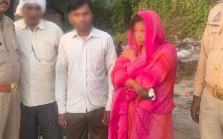भदोही में कुएं में गिरी महिला को पुलिस ने बचाया:जंगीगंज बाजार में घर से भटककर गिर गई थी, भाई को बुलाकर सौंपा गया