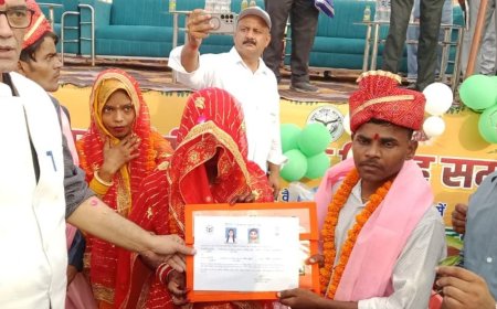 मुख्यमंत्री सामूहिक विवाह योजना में 41 जोड़ों की शादी:बलिया डीएम ने नवदंपतियों को आशीर्वाद दिया, आत्मनिर्भर बनने की सीख दी